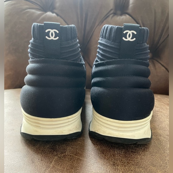 CHANEL NAVY KNIT RUNNERS SIZE 39 - Picture 2 of 3